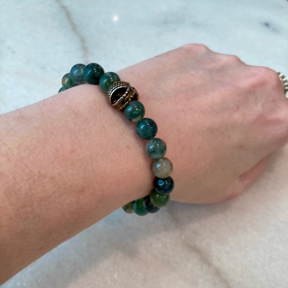 🔸NWT🔸 Moss Agate Beaded Bracelet with Vintage Tibetan Gold Charm - Picture 8 of 12